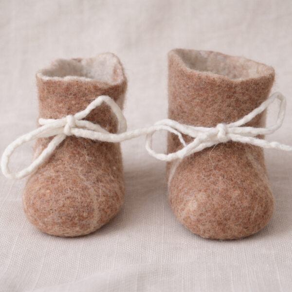 Paire de chaussons bébé en laine mérinos artisanaux