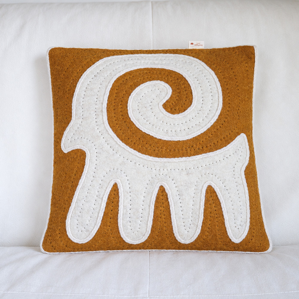 Coussins-en-laine-feutrée---Argali-caramel4