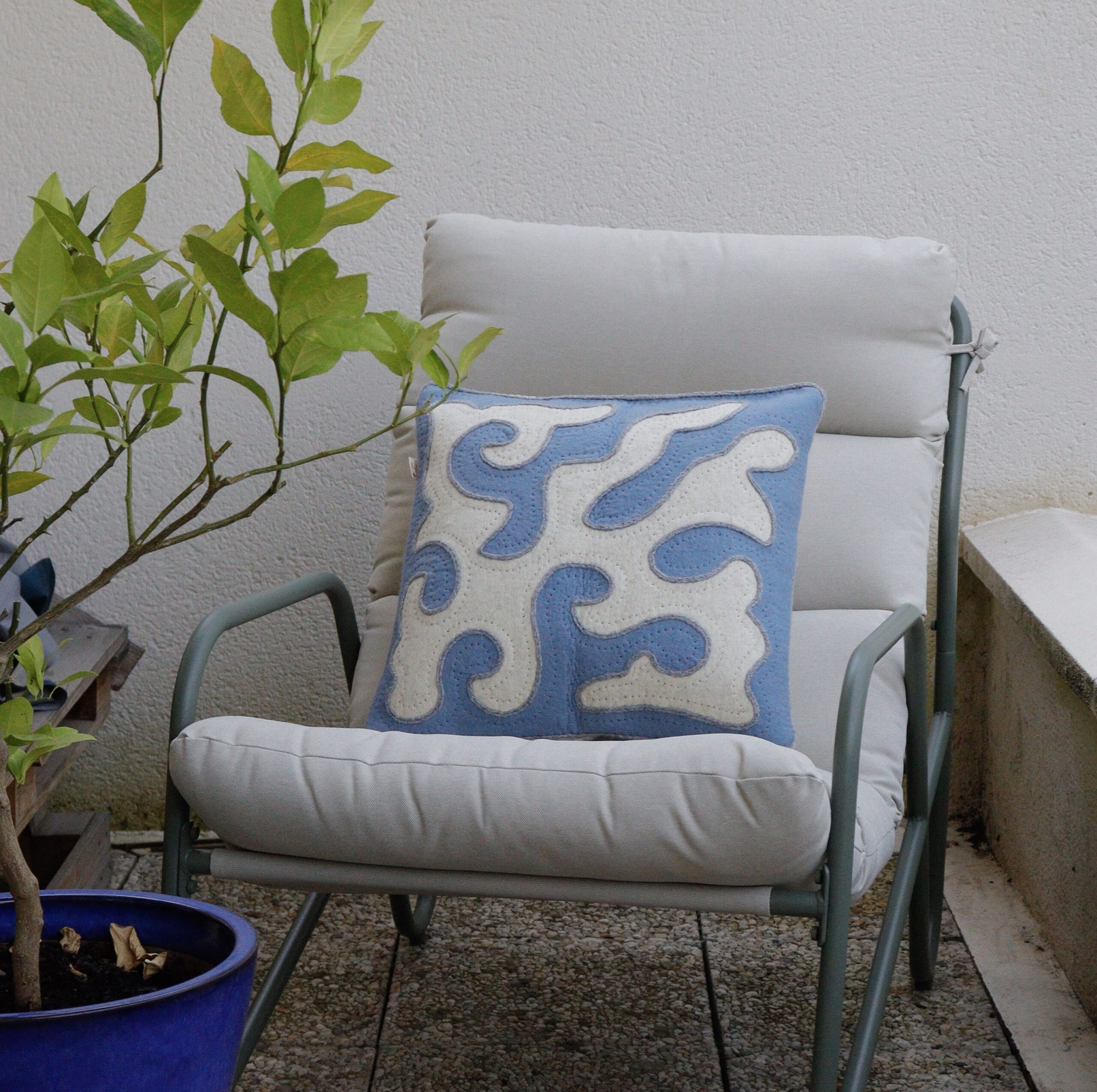 Coussins-en-laine-feutrée---Cumulus-bleu-clair-10