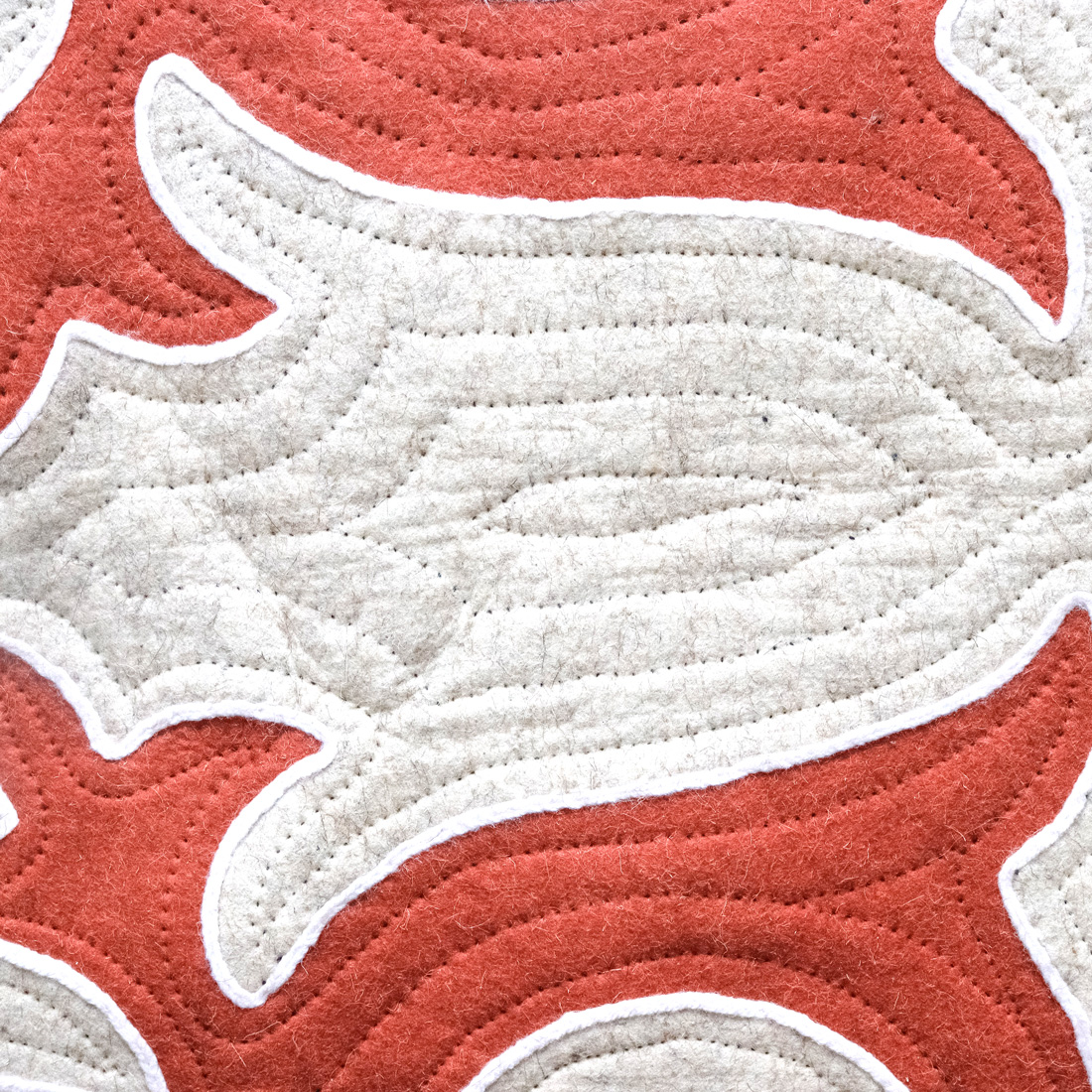 Tapis-en-laine-feutrée-Hospitalité-rouge4