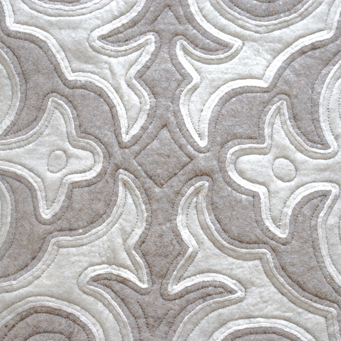 Tapis-en-laine-feutrée-Plénitude2