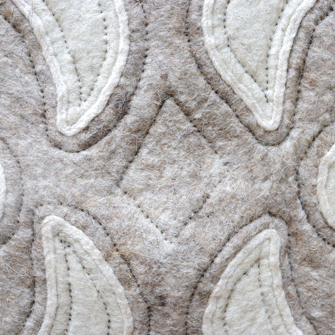 Tapis-en-laine-feutrée-Plénitude3