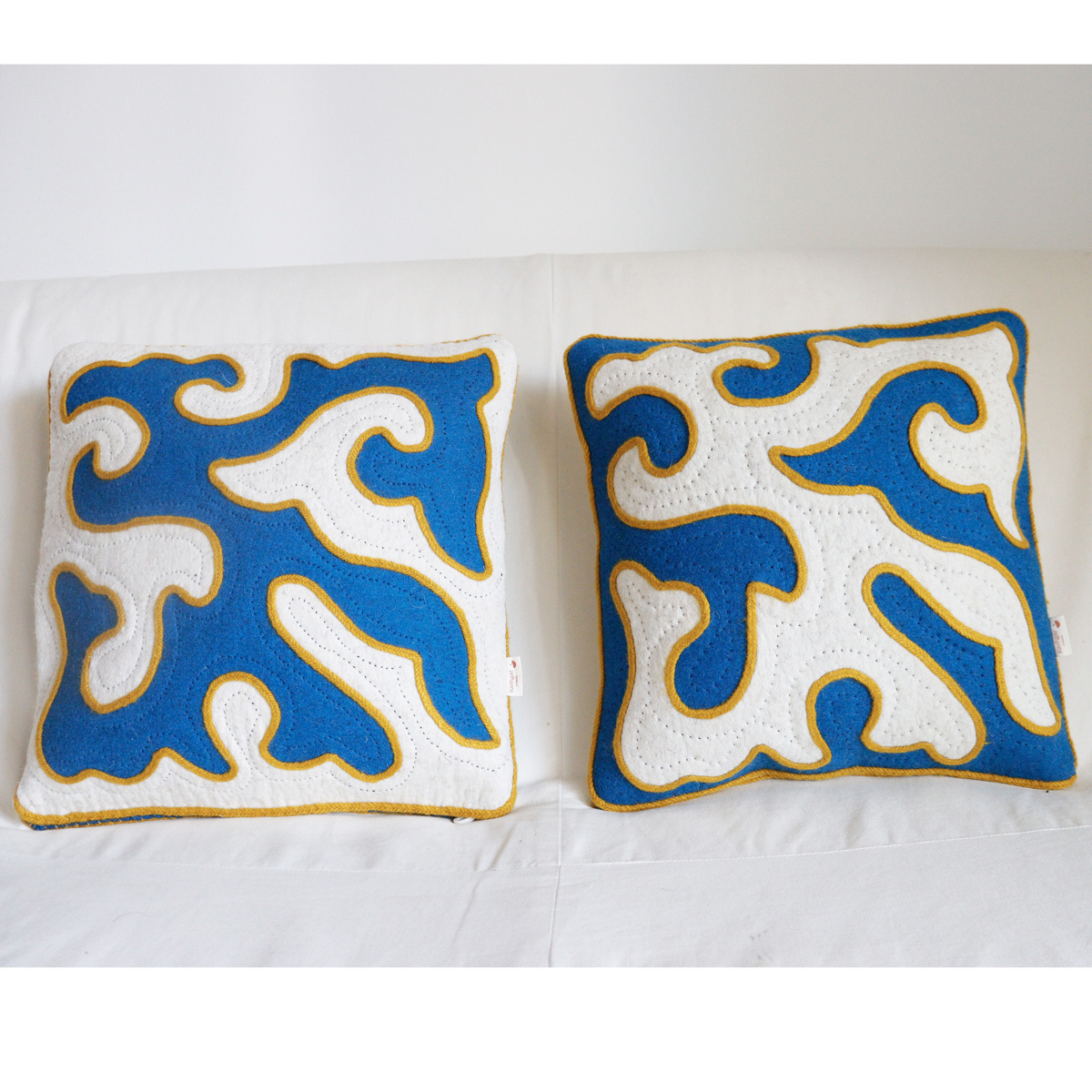 Coussins-en-laine-feutrée---bleu-fil-or-5