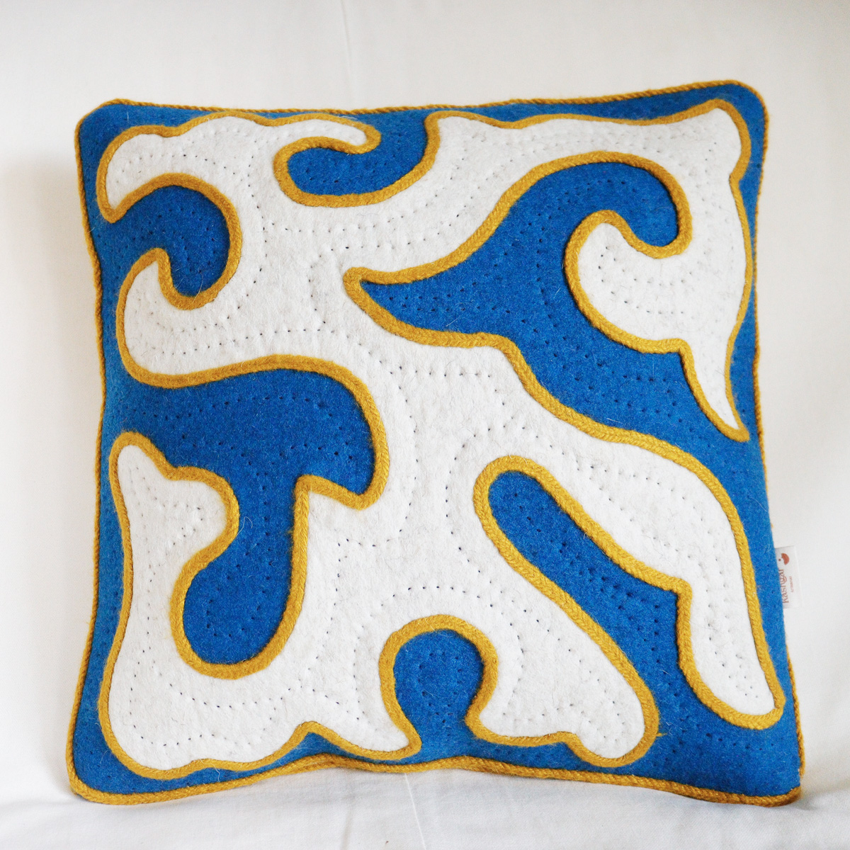 Coussins-en-laine-feutrée---bleu-fil-or-6
