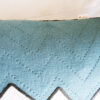 Coussin-en-laine-feutré-Talgar-bleu-minéral7