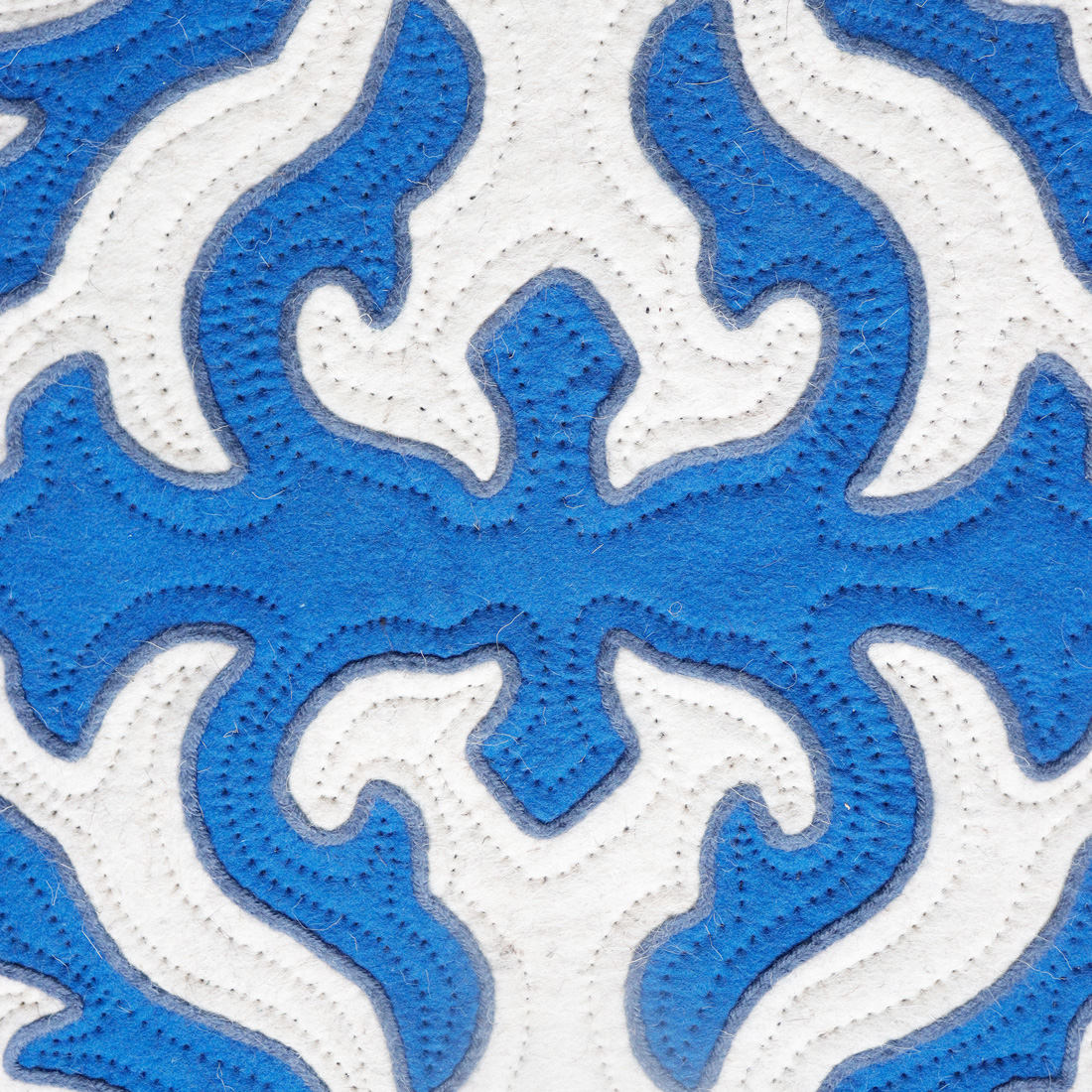Tapis-en-laine-feutrée---Osmose-blanc_bleu4